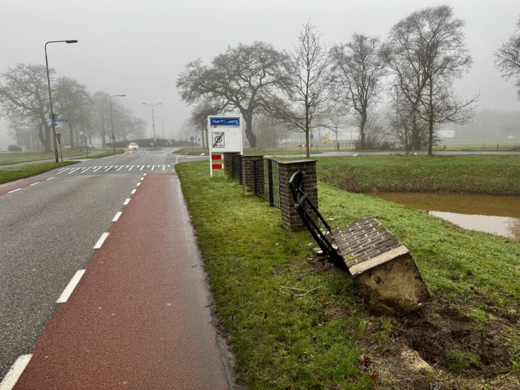 Muurtje bij de Van Uterwijckallee in Marslanden